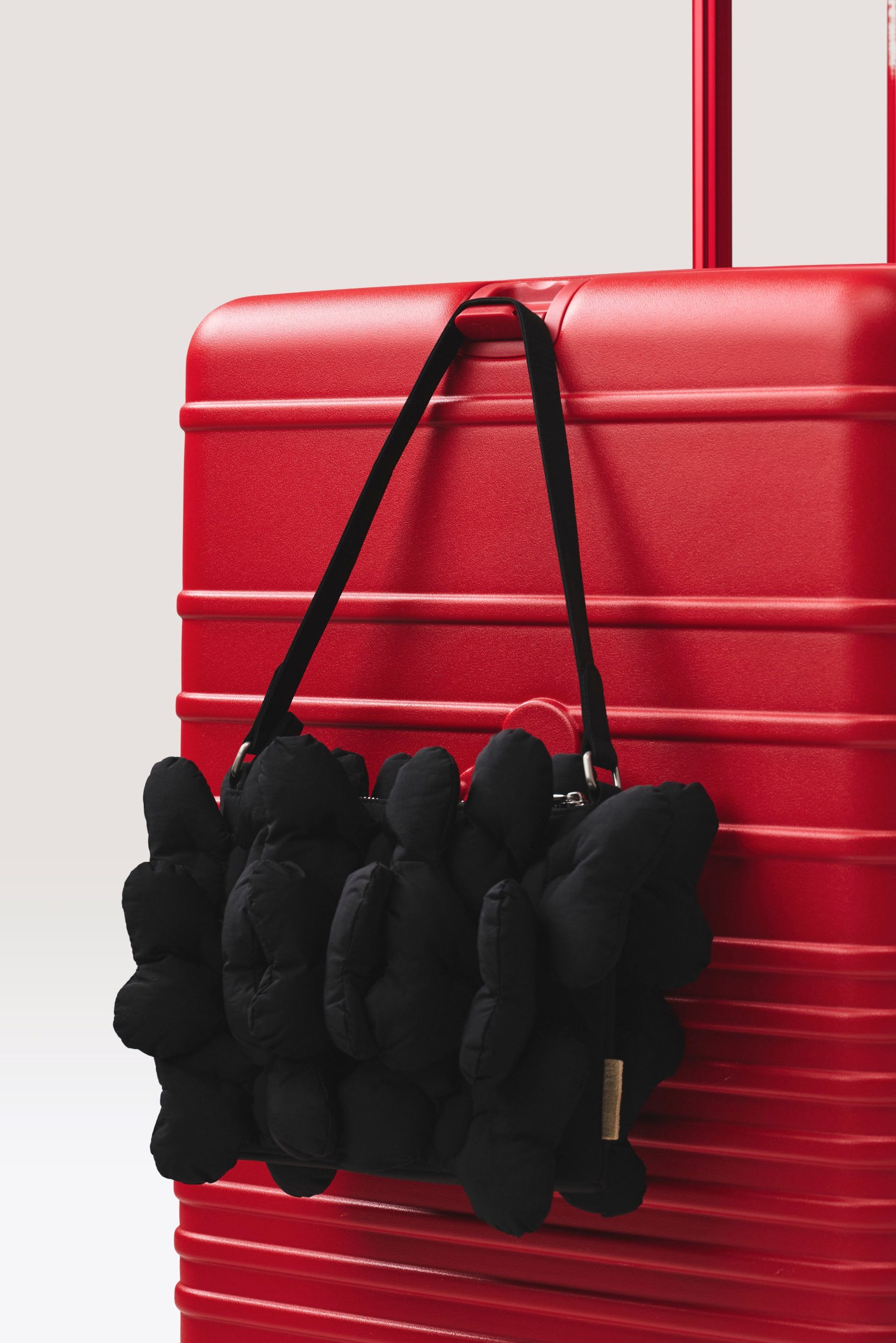 The Minnie Bow Handbag in Black - Image 4